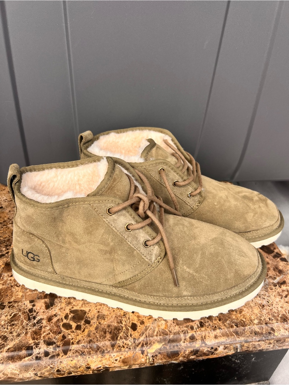 UGG Men’s Suede Chukka Boots in Olive/Tan